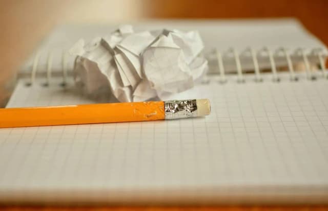 Zeszyt dla leworęcznych czym się różnią – kluczowe różnice, które ułatwiają pisanie